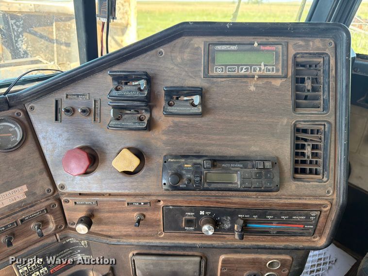 image for item FM7626 1994 Freightliner FLD120 water truck
