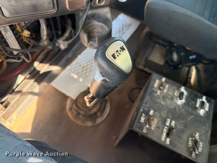 image for item FM7626 1994 Freightliner FLD120 water truck