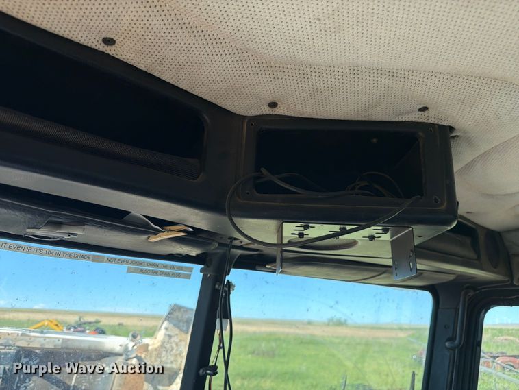 image for item FM7626 1994 Freightliner FLD120 water truck