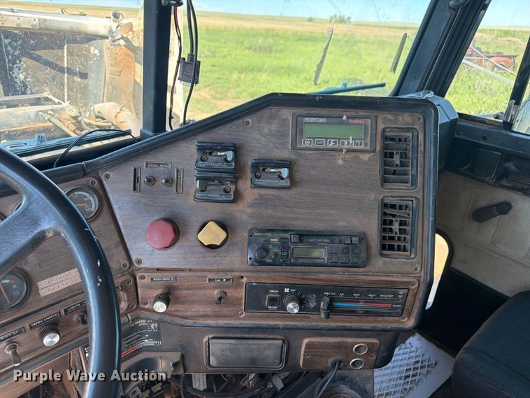 image for item FM7626 1994 Freightliner FLD120 water truck