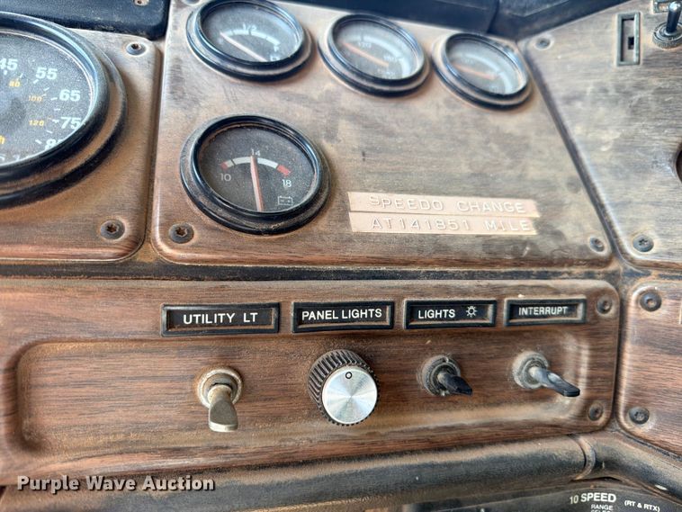 image for item FM7626 1994 Freightliner FLD120 water truck
