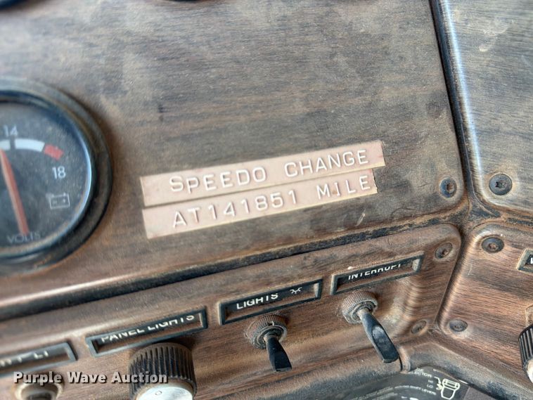 image for item FM7626 1994 Freightliner FLD120 water truck