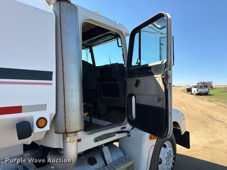 image for item FM7626 1994 Freightliner FLD120 water truck
