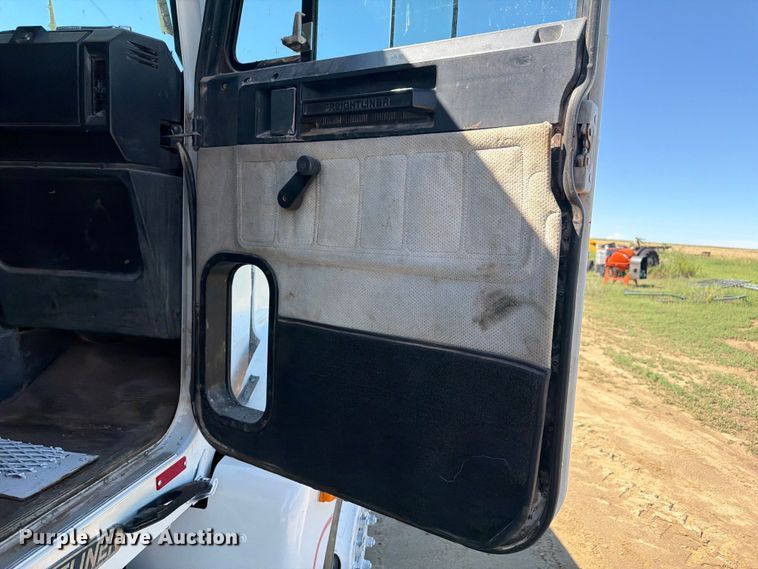 image for item FM7626 1994 Freightliner FLD120 water truck