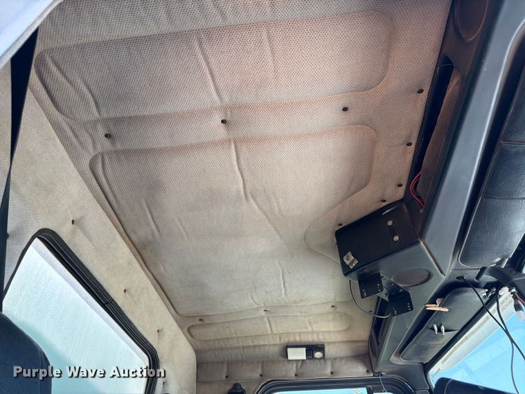 image for item FM7626 1994 Freightliner FLD120 water truck