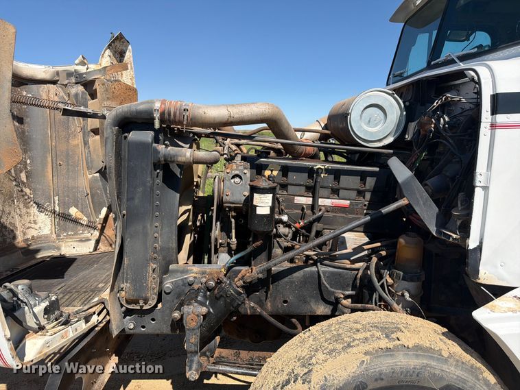 image for item FM7626 1994 Freightliner FLD120 water truck