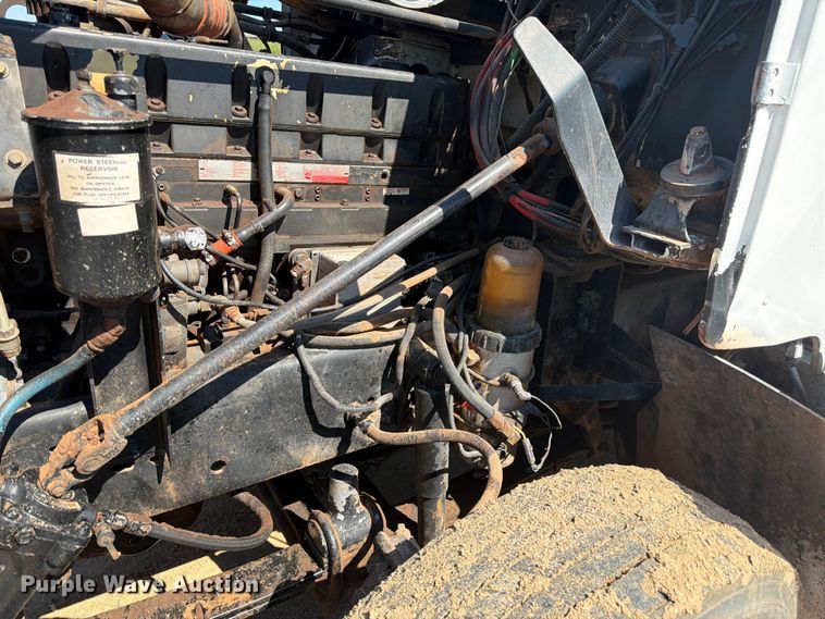 image for item FM7626 1994 Freightliner FLD120 water truck