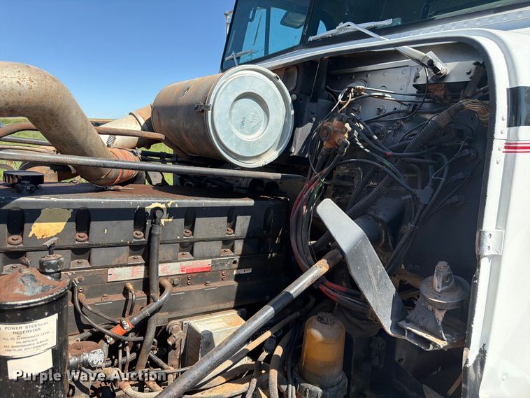 image for item FM7626 1994 Freightliner FLD120 water truck