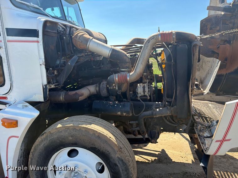 image for item FM7626 1994 Freightliner FLD120 water truck