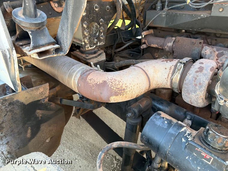 image for item FM7626 1994 Freightliner FLD120 water truck