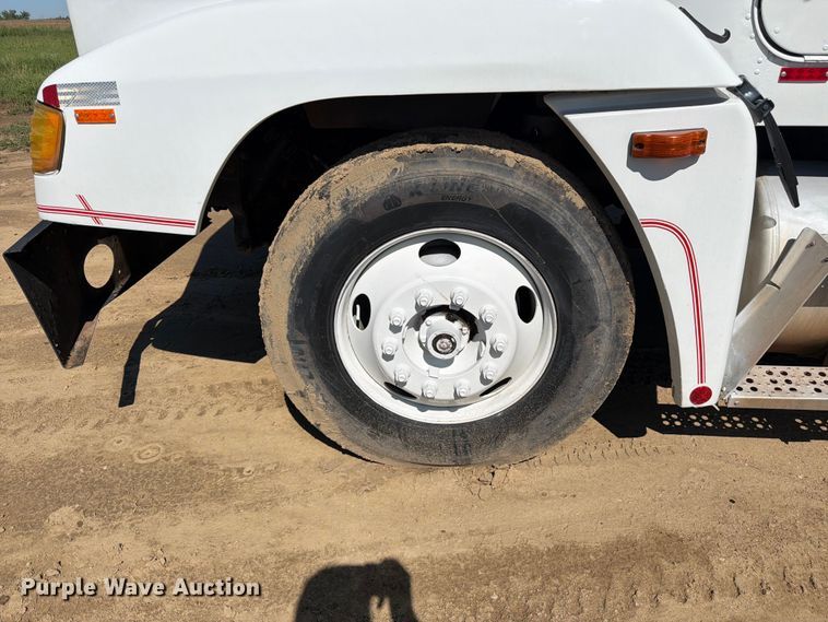 image for item FM7626 1994 Freightliner FLD120 water truck