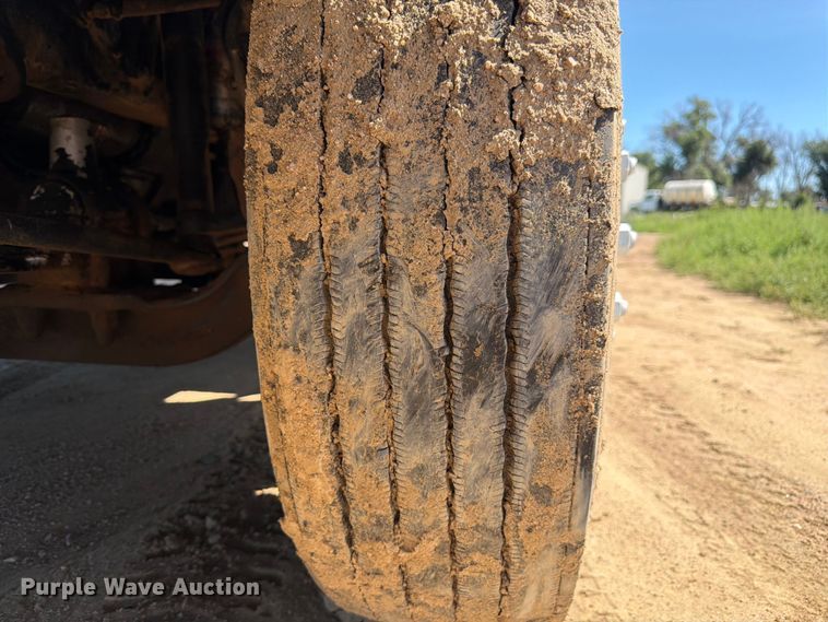 image for item FM7626 1994 Freightliner FLD120 water truck