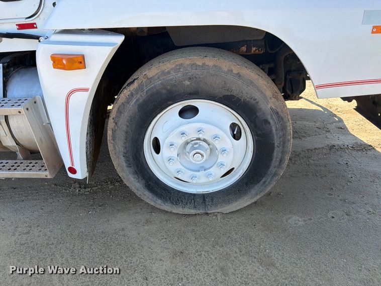 image for item FM7626 1994 Freightliner FLD120 water truck