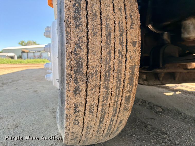 image for item FM7626 1994 Freightliner FLD120 water truck