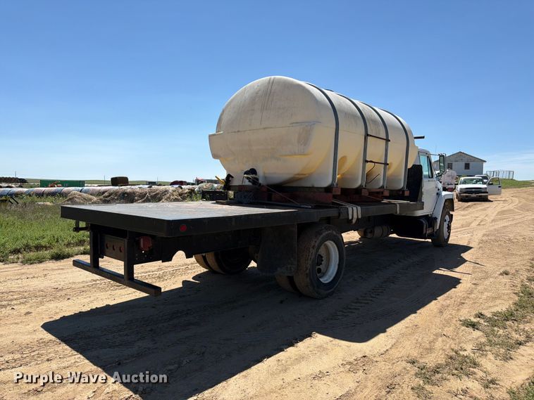 image for item FM7627 1981 International Harvestor 1854 flatbed truck