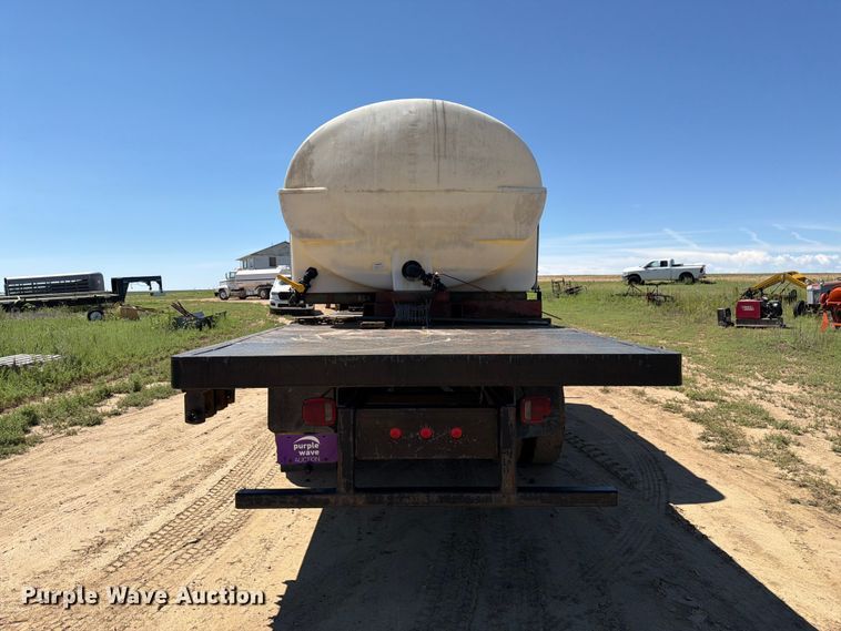 image for item FM7627 1981 International Harvestor 1854 flatbed truck