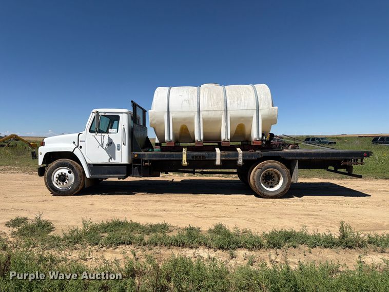 image for item FM7627 1981 International Harvestor 1854 flatbed truck