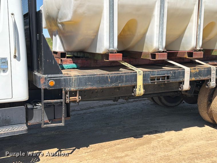 image for item FM7627 1981 International Harvestor 1854 flatbed truck