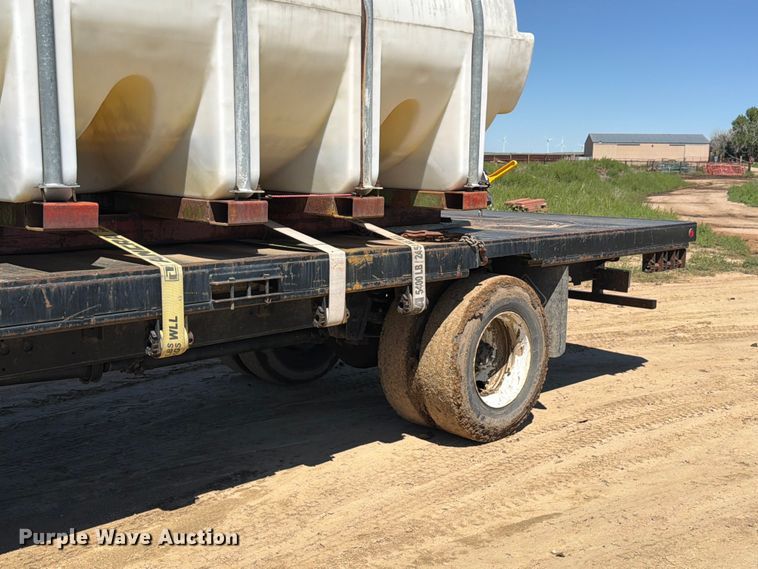 image for item FM7627 1981 International Harvestor 1854 flatbed truck