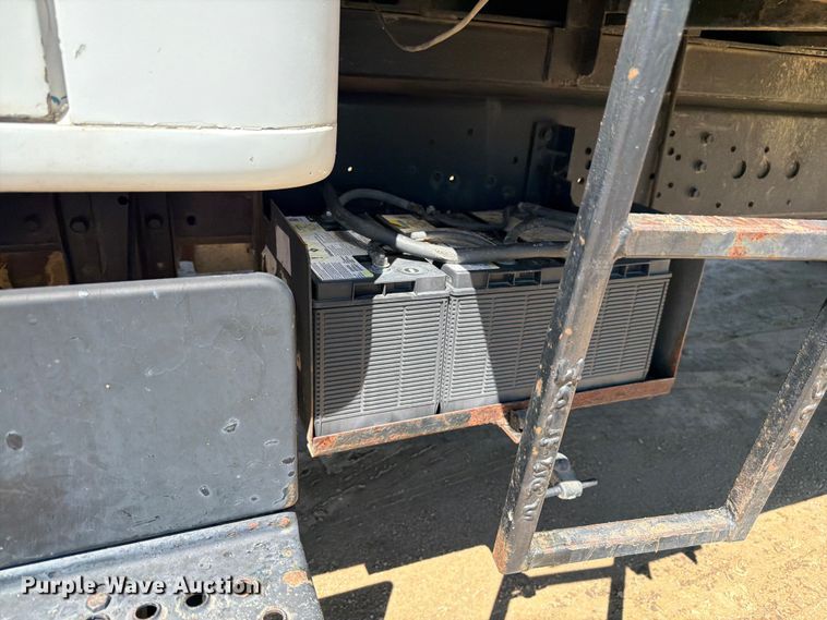 image for item FM7627 1981 International Harvestor 1854 flatbed truck