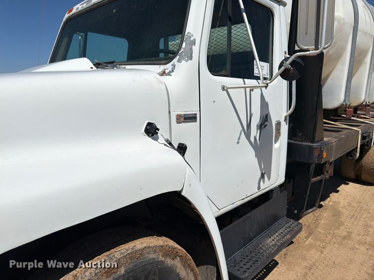 image for item FM7627 1981 International Harvestor 1854 flatbed truck