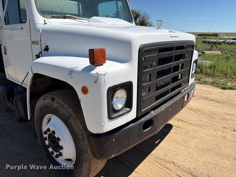 image for item FM7627 1981 International Harvestor 1854 flatbed truck