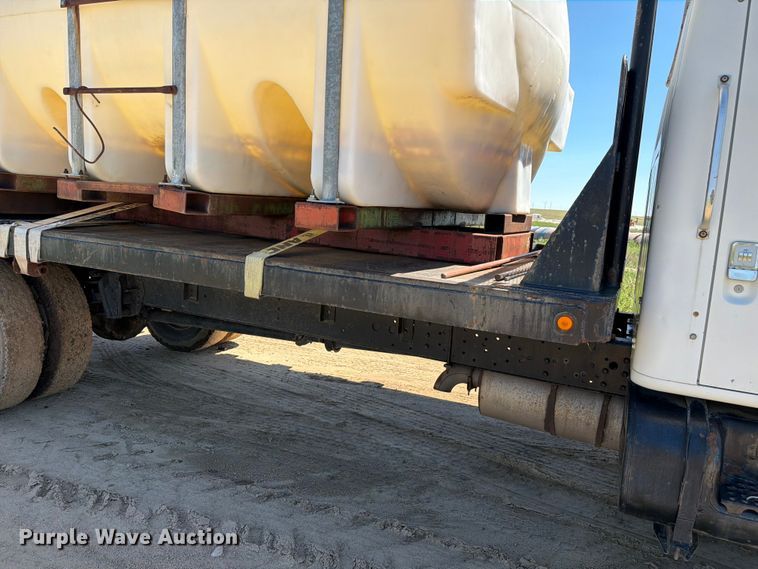 image for item FM7627 1981 International Harvestor 1854 flatbed truck