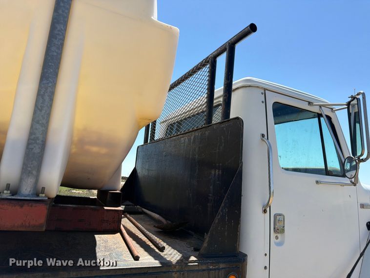 image for item FM7627 1981 International Harvestor 1854 flatbed truck