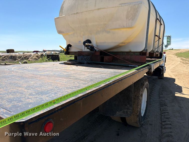 image for item FM7627 1981 International Harvestor 1854 flatbed truck