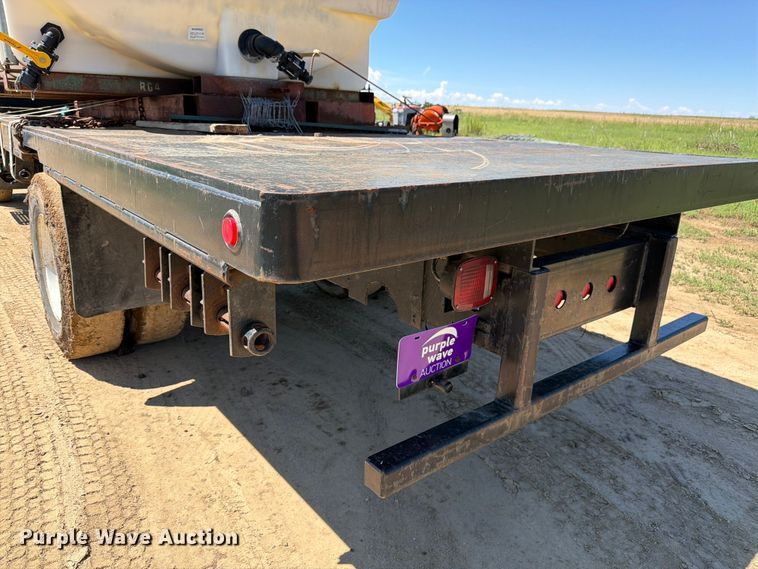 image for item FM7627 1981 International Harvestor 1854 flatbed truck