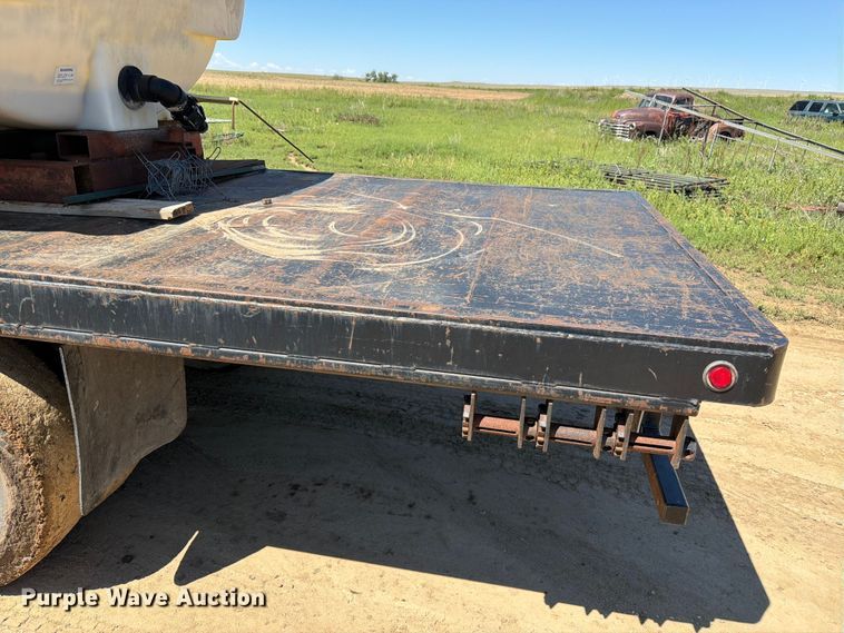 image for item FM7627 1981 International Harvestor 1854 flatbed truck