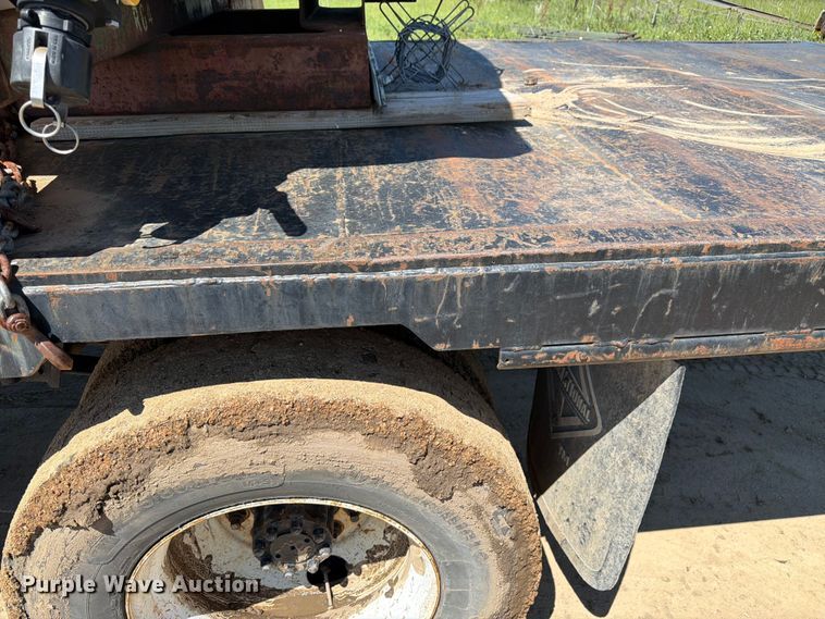 image for item FM7627 1981 International Harvestor 1854 flatbed truck