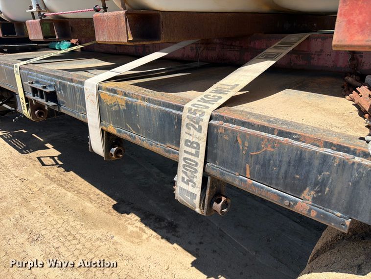 image for item FM7627 1981 International Harvestor 1854 flatbed truck