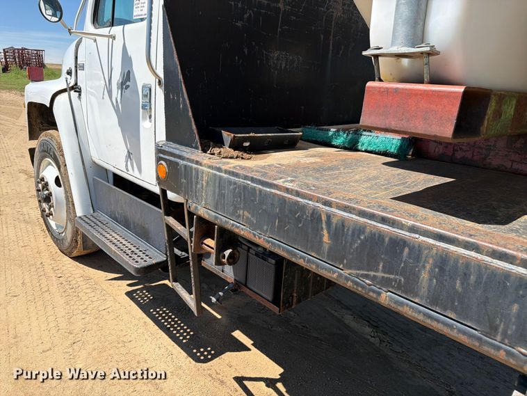 image for item FM7627 1981 International Harvestor 1854 flatbed truck