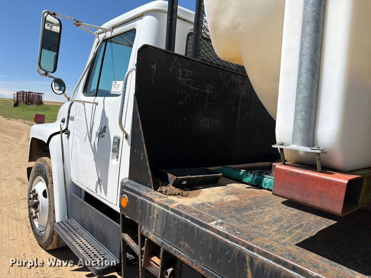image for item FM7627 1981 International Harvestor 1854 flatbed truck
