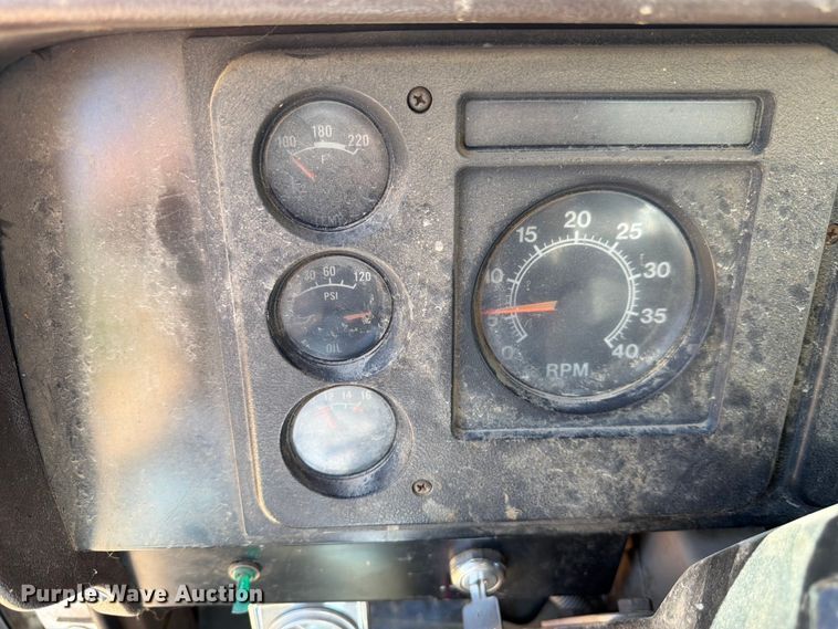 image for item FM7627 1981 International Harvestor 1854 flatbed truck