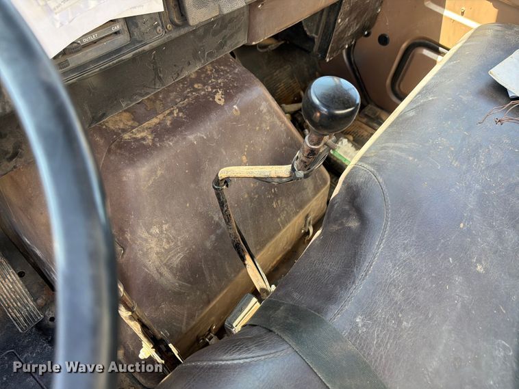 image for item FM7627 1981 International Harvestor 1854 flatbed truck