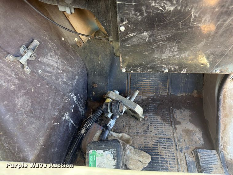 image for item FM7627 1981 International Harvestor 1854 flatbed truck