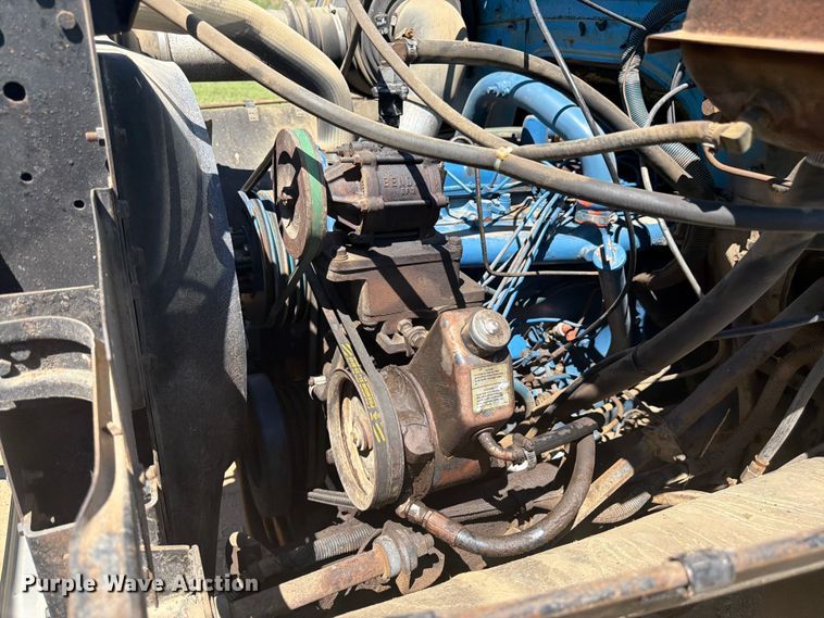 image for item FM7627 1981 International Harvestor 1854 flatbed truck