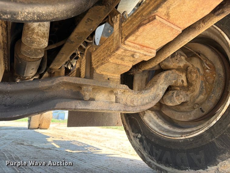 image for item FM7627 1981 International Harvestor 1854 flatbed truck