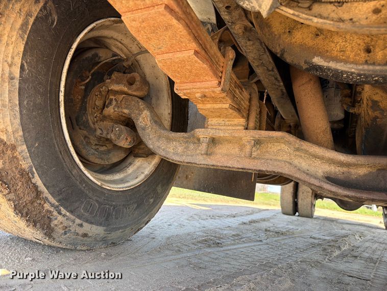 image for item FM7627 1981 International Harvestor 1854 flatbed truck
