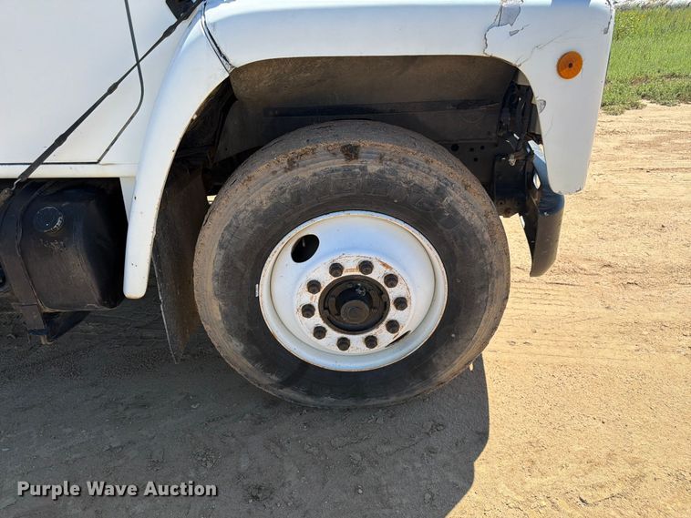 image for item FM7627 1981 International Harvestor 1854 flatbed truck