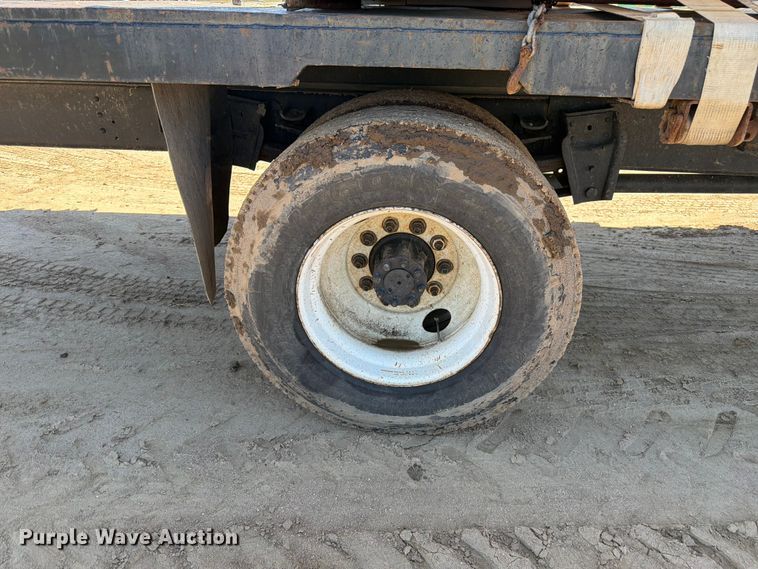 image for item FM7627 1981 International Harvestor 1854 flatbed truck