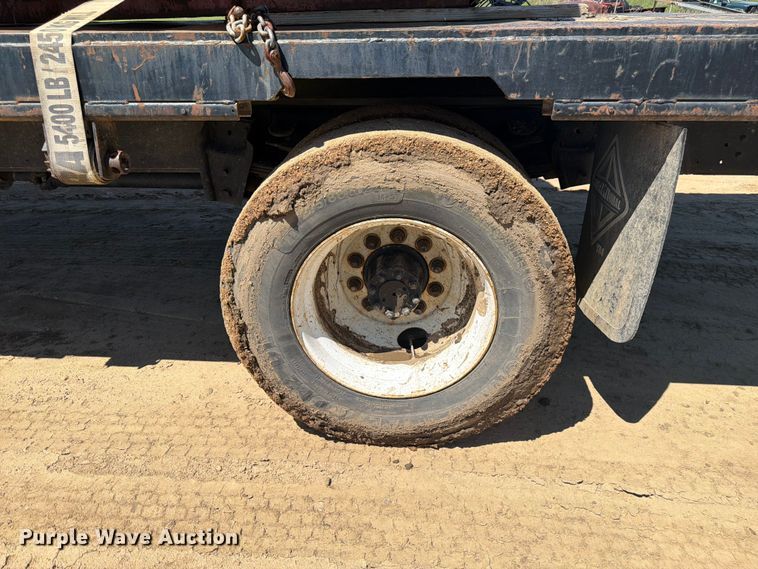 image for item FM7627 1981 International Harvestor 1854 flatbed truck