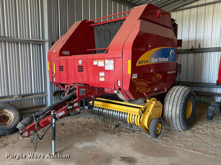 image for item FM7628 2011 New Holland BR7090 round baler