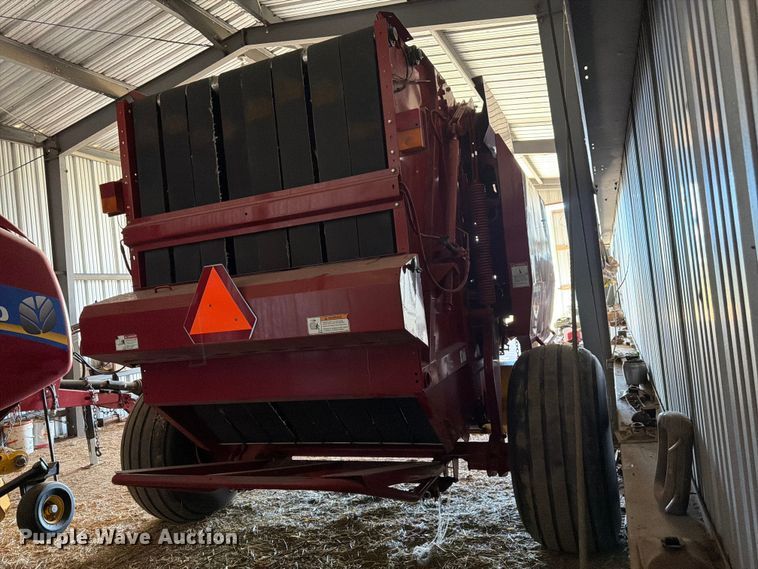 image for item FM7628 2011 New Holland BR7090 round baler
