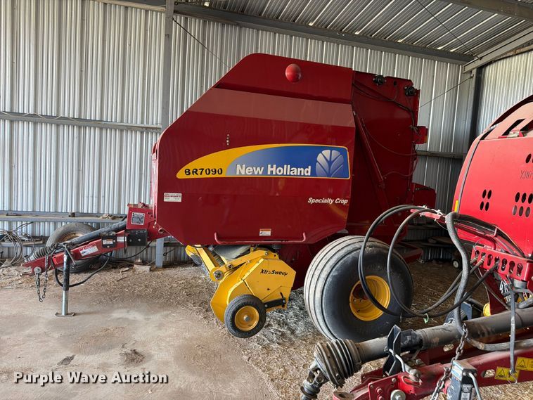 image for item FM7628 2011 New Holland BR7090 round baler