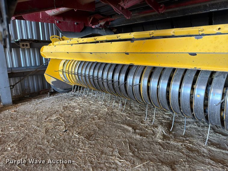 image for item FM7628 2011 New Holland BR7090 round baler