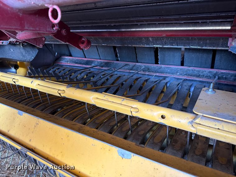 image for item FM7628 2011 New Holland BR7090 round baler