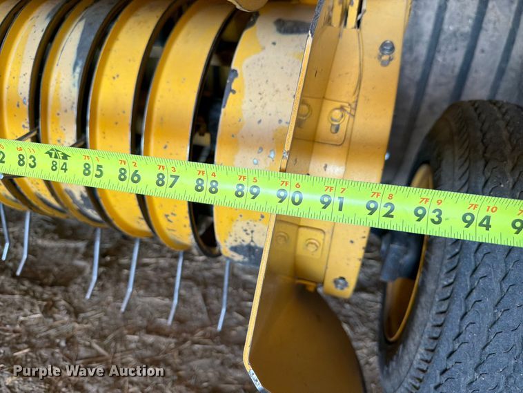 image for item FM7628 2011 New Holland BR7090 round baler